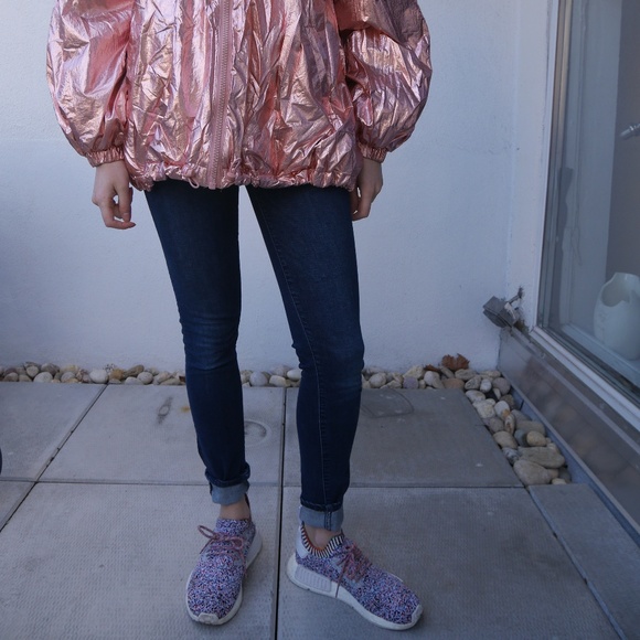 Meet your Posher, Almost Insta-Famous - Picture 1 of 1